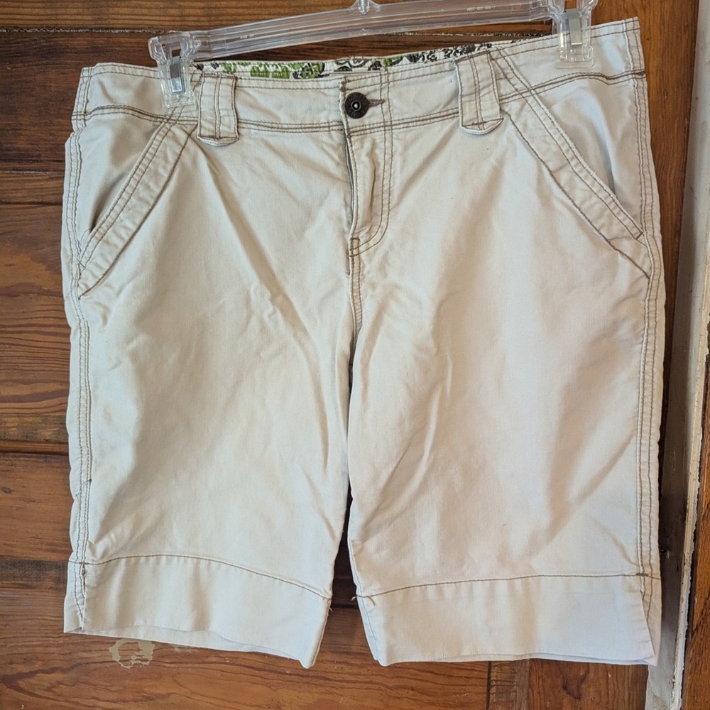Maurices Womens Khaki Cargo Shorts‎ Tan Cotton Utility Mid Rise Size 13/14